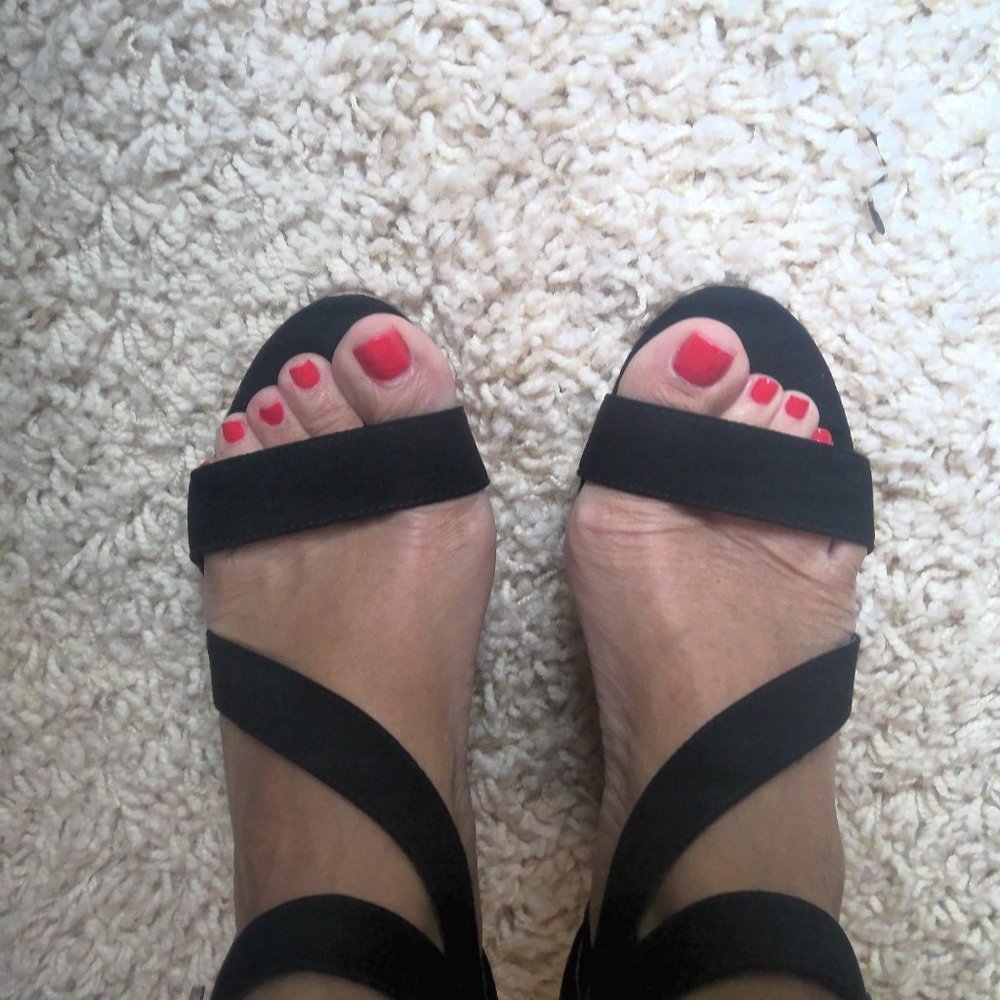 𝅺Black suede wedges